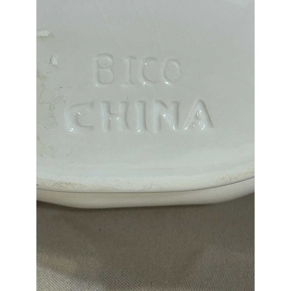 VTG GRAVY‎ BOAT OFF WHITE WITH EMBOSSED SCROLL~ BICO CHINA (2496)